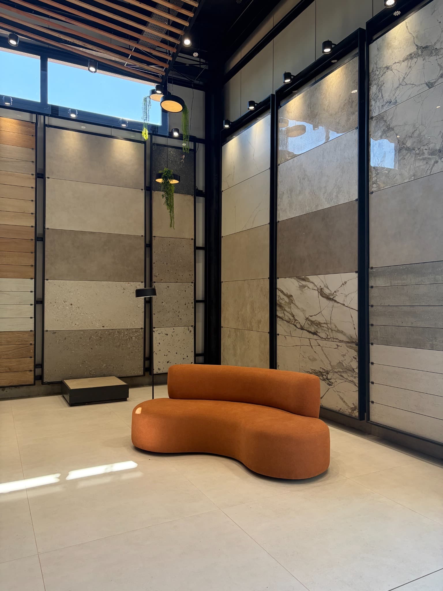 Interior del showroom